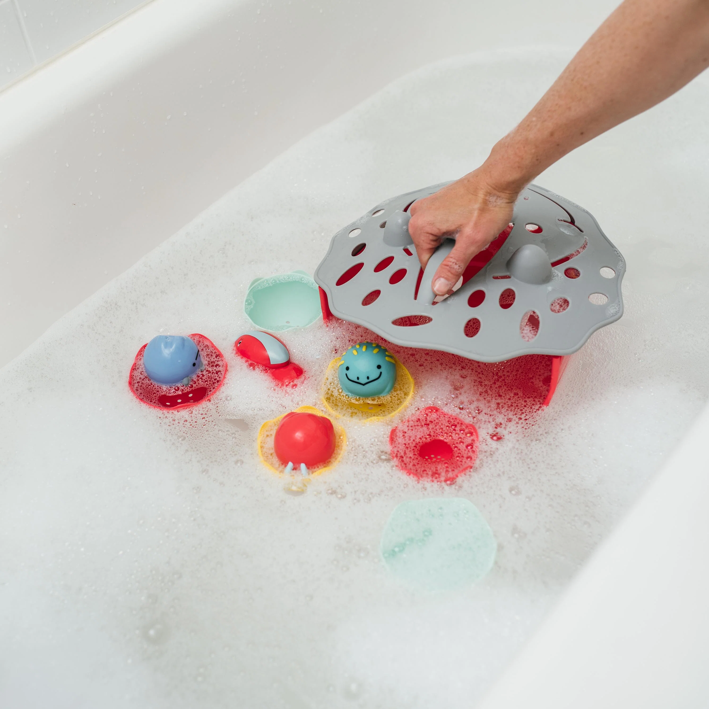 Dr. Brown’s™ CleanUp™ Dino-Scoop Baby Bath Toy Organizer - Image 4